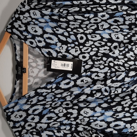 NWT SLIM FACTOR BY INVESTMENTS  black, white and blue blouse Sz M - Picture 3 of 13